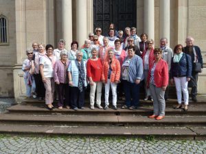 Das Gruppenfoto wurde vor der Griechische Kapelle in Wiesbaden aufgenommen